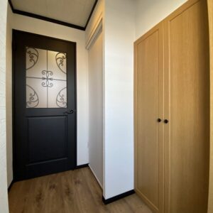 玄関　～写真右が靴収納です～