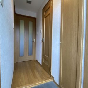 右端の扉が靴収納です。(内装)