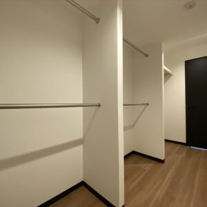 ウォークインクローゼット①(内装)