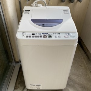 こちらのお部屋の弱点、屋外洗濯機奥歯です。(内装)